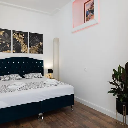 Apartman Luxury With Patio In The Heart Of *