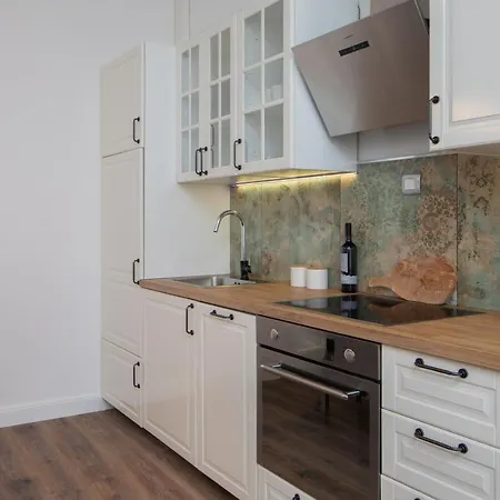 Luxury With Patio In The Heart Of