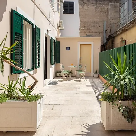 Apartman Luxury With Patio In The Heart Of *