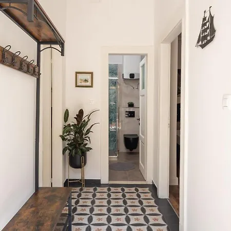 Luxury With Patio In The Heart Of