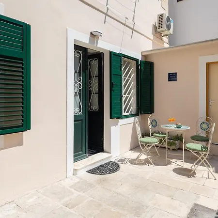 Apartman Luxury With Patio In The Heart Of *