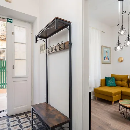 Luxury With Patio In The Heart Of Apartman