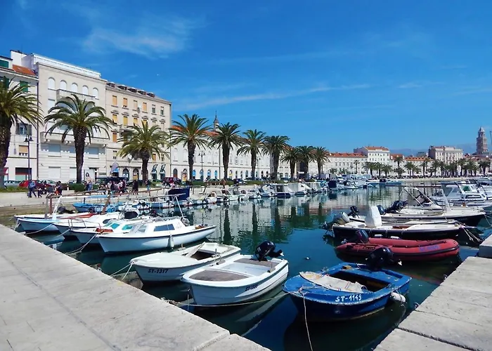 Luxury With Patio In The Heart Of Appartement Split