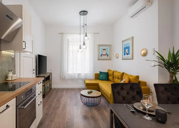 Luxury With Patio In The Heart Of Appartement *