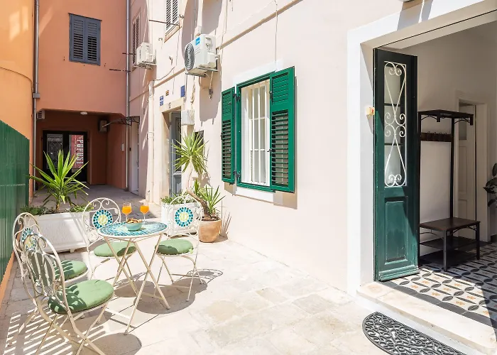 Appartement Luxury With Patio In The Heart Of