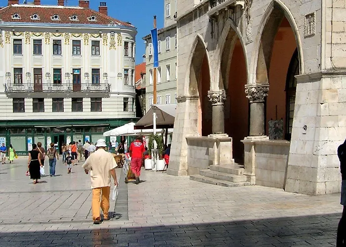 Appartement Luxury With Patio In The Heart Of *