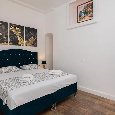 Apartment Luxury With Patio In The Heart Of