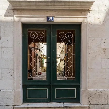 Apartment Luxury With Patio In The Heart Of *