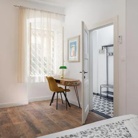 Luxury With Patio In The Heart Of Appartamento