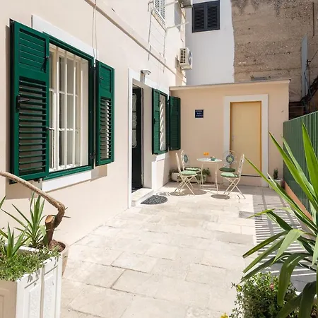 Luxury With Patio In The Heart Of Apartment