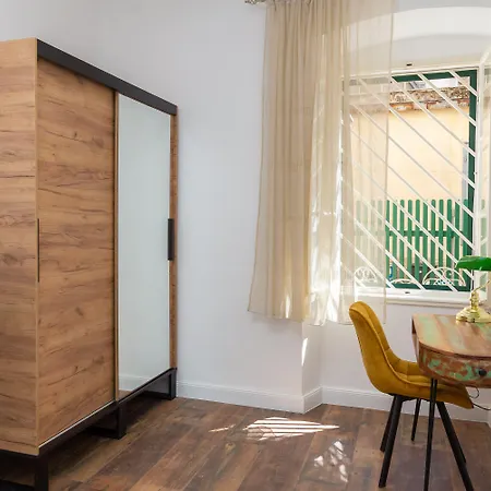 Luxury With Patio In The Heart Of Appartamento