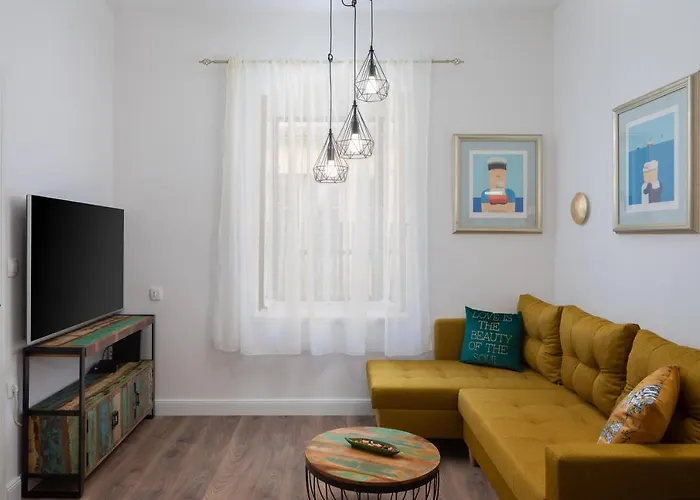 Luxury With Patio In The Heart Of Appartamento