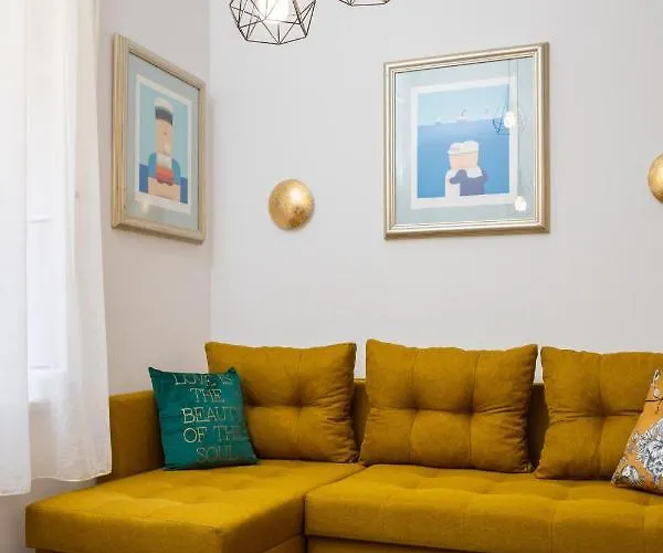 Luxury With Patio In The Heart Of