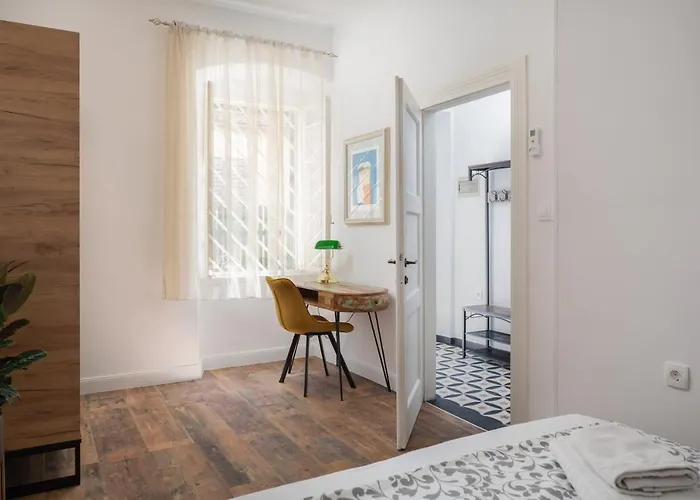 Luxury With Patio In The Heart Of Appartamento