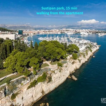 Luxury With Patio In The Heart Of