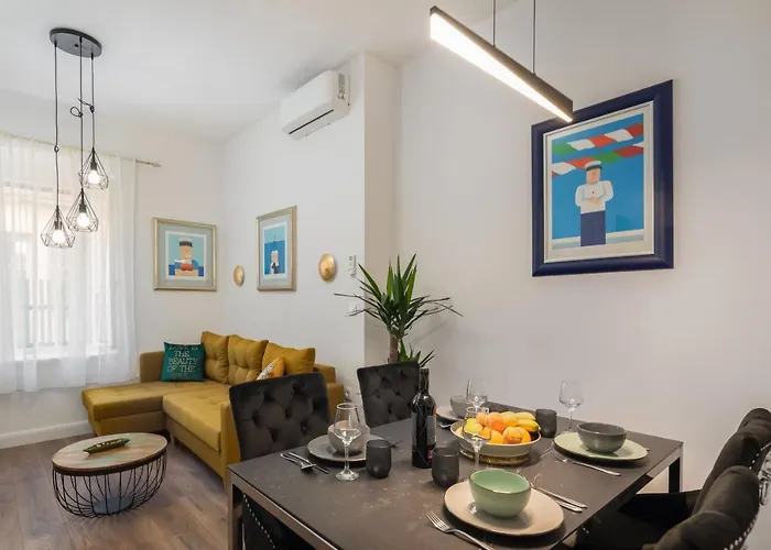 Luxury With Patio In The Heart Of Apartment *