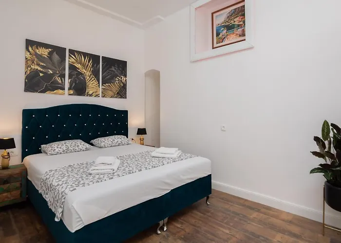 Apartment Luxury With Patio In The Heart Of