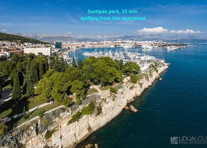 Luxury With Patio In The Heart Of