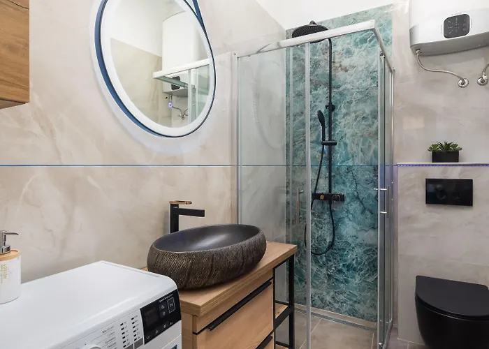 Luxury With Patio In The Heart Of *